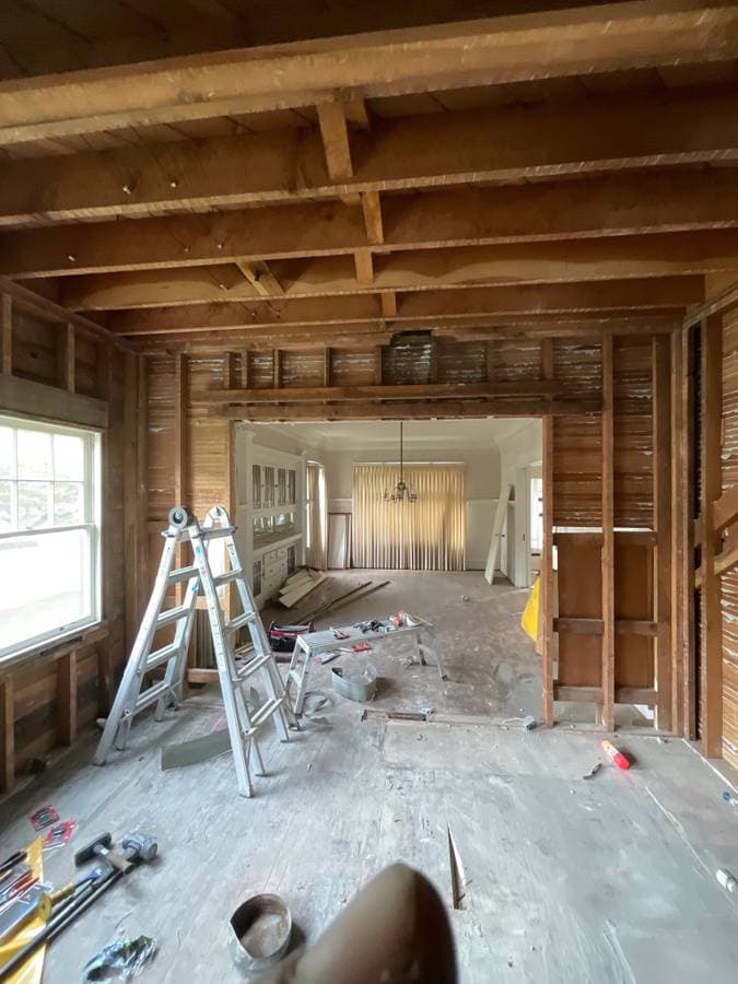 picture of a home being prepped for drywall and insulation