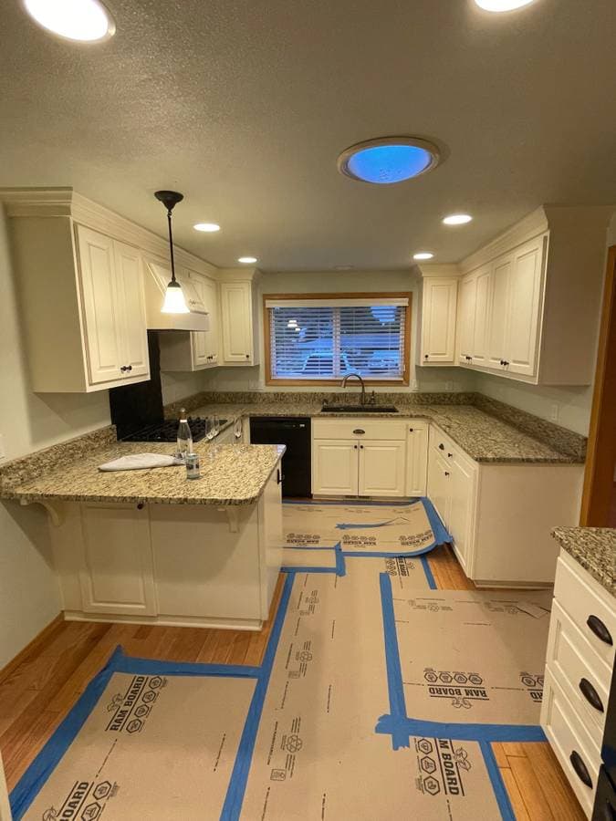 picture of a newly remodeled kitchen with new countertops and cabinets